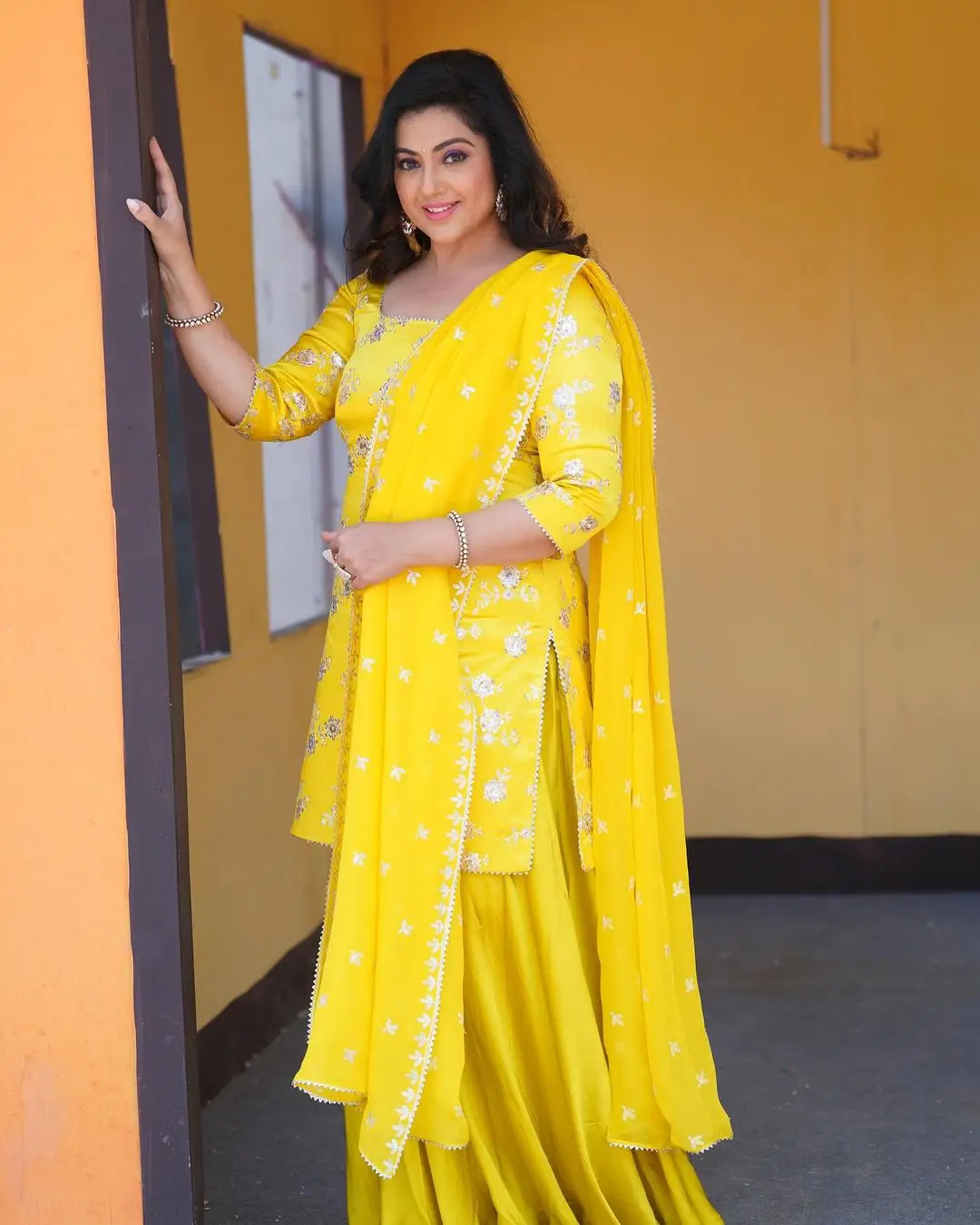 TELUGU TV ACTRESS MEENA STILLS IN YELLOW DRESS 6